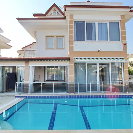 Lisa, 4 Bedroom, Private Pool , Calis Area 빌라 *