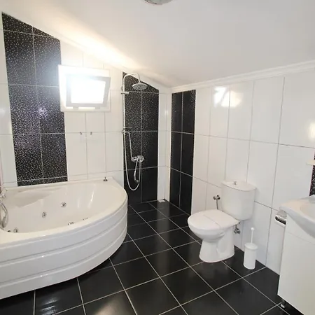 Lisa, 4 Bedroom, Private Pool , Calis Area 빌라