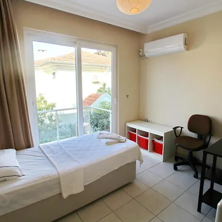 וילה Lisa, 4 Bedroom, Private Pool , Calis Area פאטהיה