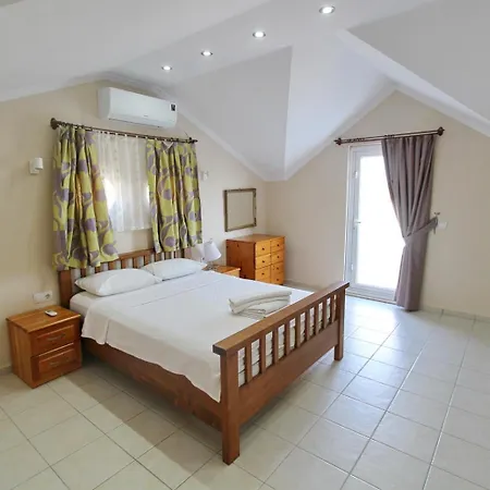 Lisa, 4 Bedroom, Private Pool , Calis Area וילה