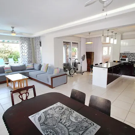 Lisa, 4 Bedroom, Private Pool , Calis Area * פאטהיה