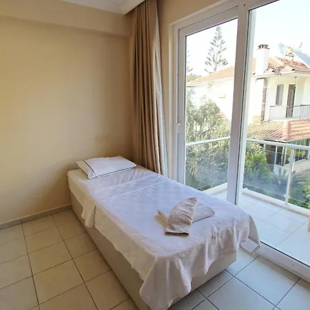 וילה Lisa, 4 Bedroom, Private Pool , Calis Area פאטהיה
