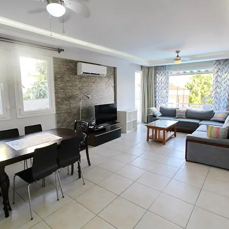 Lisa, 4 Bedroom, Private Pool , Calis Area וילה